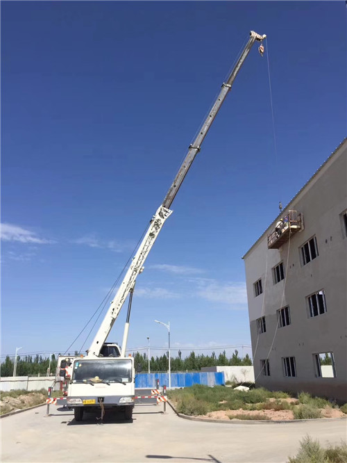 大武口区“轻装强干”—— 吊车的 “轻量化臂架” 技术